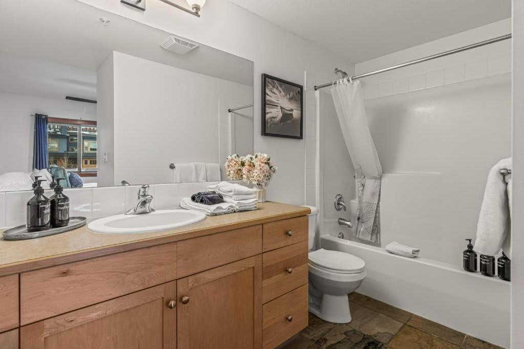 Silverhorn Hydeaway At The Crossing Holiday home Canmore